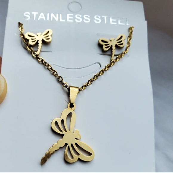 New Dragonfly Necklace And Earrings Set - Picture 4 of 5